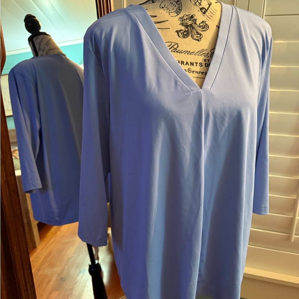 Lulu B Stay Cool Women's V-Neck Blue Top